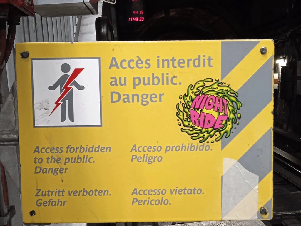 sticker vinyle transparent nightride metro subway